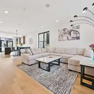 Jungle House Luxury Homes - Columbus Downtown Short North - Near Convention Center & Nationwide Arena - Sleeps up to 15 - Free Parking - Over 5