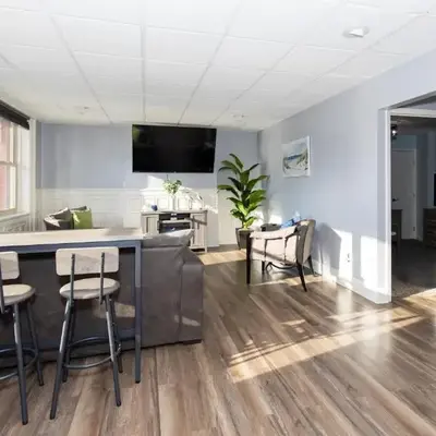 Upgraded Downtown Apartment Sleeps 5