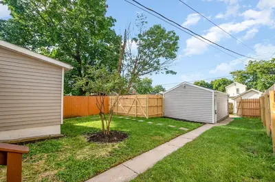 a yard with a fence and a house at Dayton Street Sports Haven - 3 Bed 2 Bath Sleeps 8 in Hamilton