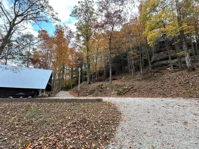 a road leading to a barn in the woods at Cherokee Cabin-Cave Run Lake and Cliff Views-Red River Gorge in Big Woods