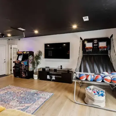 Charming 3-Bedroom - Hot Tub & Game Room