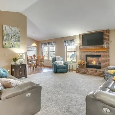 17 Mi to Columbus Pickerington Home with Fire Pit!