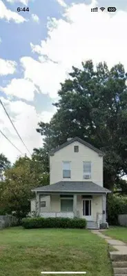 a white house sitting on top of a yard at Cozy Studio private room deluxe in Cincinnati