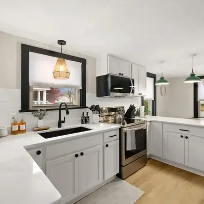 Modernized Historical Home in Downtown Medina with Hot Tub