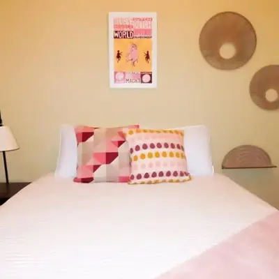 The Nook on Neil Walkable 3BR