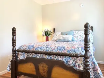 a bedroom with a bed with a floral bedspread at Rabus GIANT Yard and Parking Nature Shopping in Fort Wayne