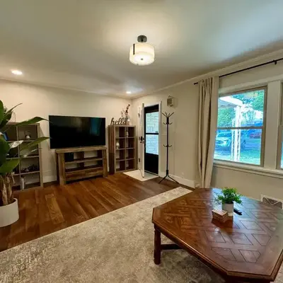 Campus Den on Poplar St