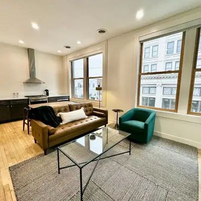 Condo B - Gallery Suite - Downtown Marion