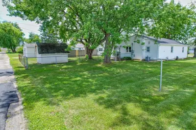 a yard with a tree and a house at The Luxe in Marion