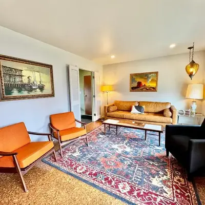 Retro Refuge On Woodstock Dr