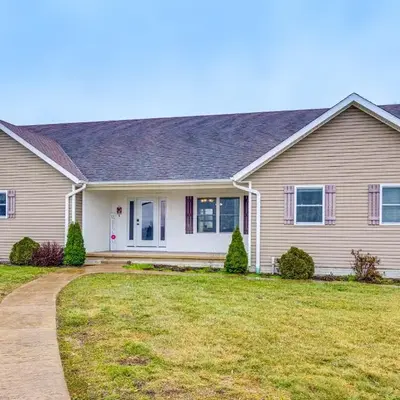 Meadow Edges with Yard and Views in Odon