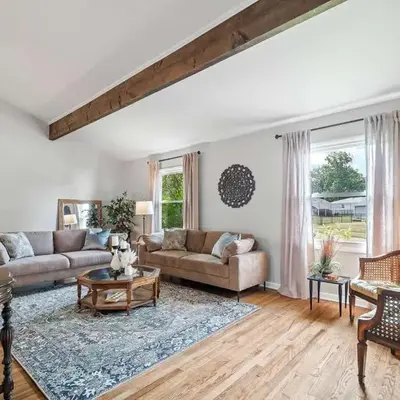 Large Remodeled 4 Bed 3 Bath Secluded With Hot Tub