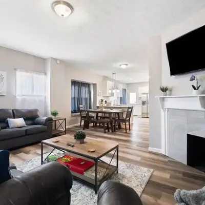 Large Remodeled 4 Bedroom Only 7 Minutes to Downtown