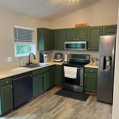 Charming 3 bedroom house with deck in awesome Elsmere