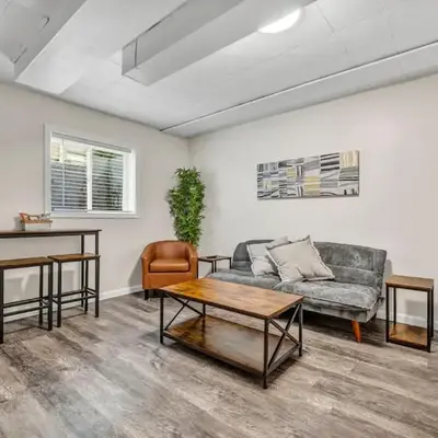 NEW Renovated Near CLE - King Bed
