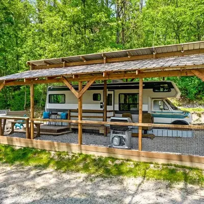 Gorgeous Caravan Glamping Escape for Four in Dover