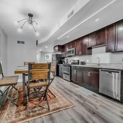 Cle Suites 3BR 2BA 5 min Walk to Cle Clinic Unit 1
