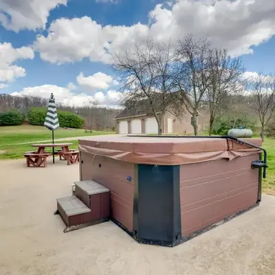 Game Room and On-Site Pond Laurelville Retreat!