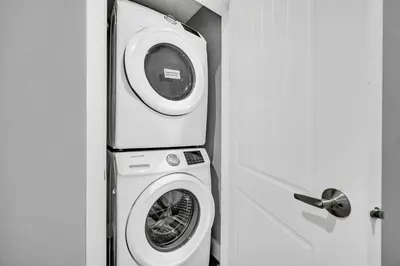a washing machine and a washer in a room at Cle Suites 1BR 1BA 5 min Walk to Cle Clinic #10 in Cleveland
