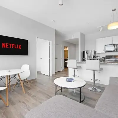 Luxe Condo in Downtown Cleveland l 2 TV's l Parking