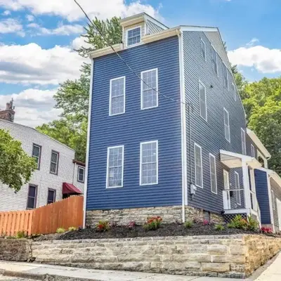 Spacious & Cozy Central Cincinnati Home