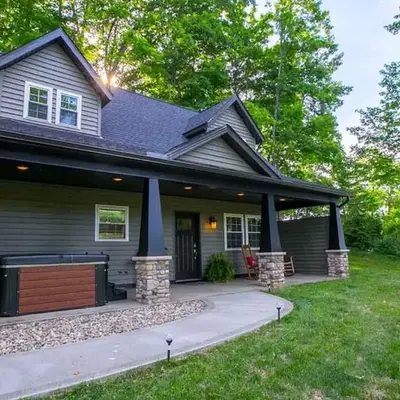 Sweet Private Cabin with Jacuzzi and Fire Pit in Ohio