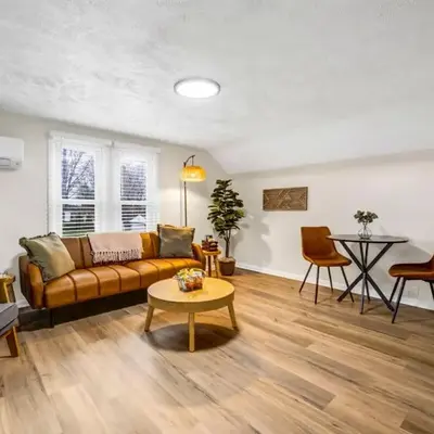 New Renovated 1BR with King Modern Comfort