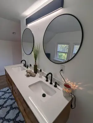 a bathroom with a sink and a large mirror at Bright Studio Stay Downtown in Columbus