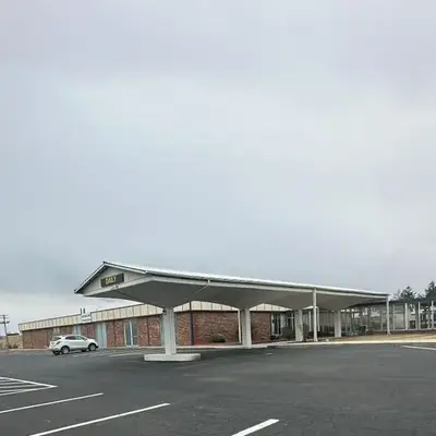 Napoleon Inn and Suites