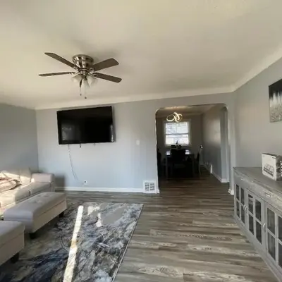 Cozy Euclid Home Near Lakefront