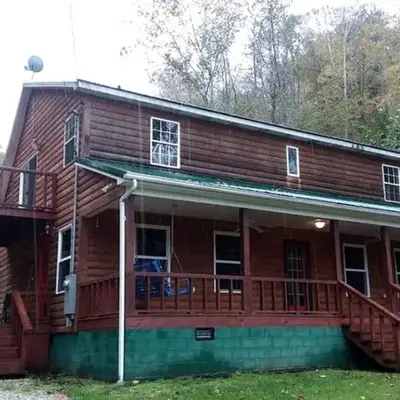 Stunning Getaway Cabin with Expansive Decks near Huntington