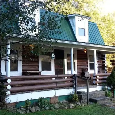 Gorgeous Vacation Cabin for Groups with Stylish Interior near Huntington