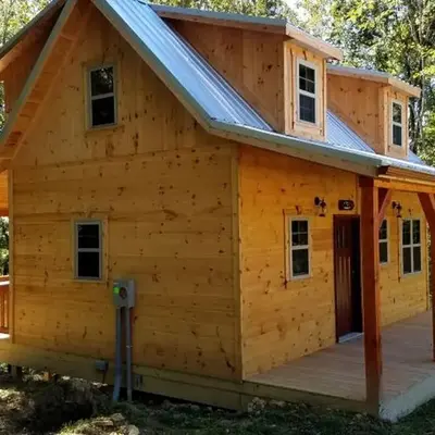 Cozy Family-Friendly Cabin with Private Outdoor Jacuzzi near Huntington