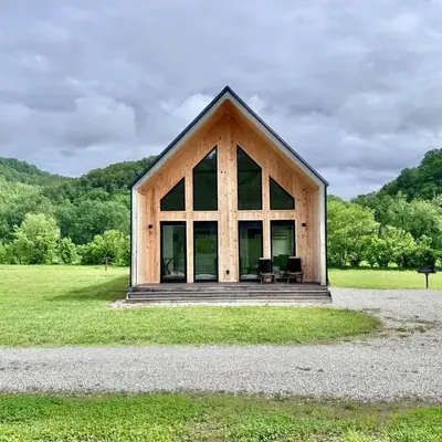Knob Hill at Three Suns Cabins