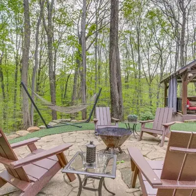 Hocking Hills Social Distance Cabin with Hot Tub