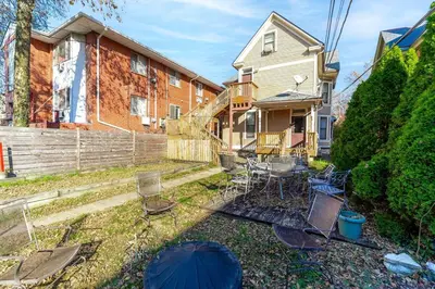 a yard with chairs and a house at Shine Retreat - Private parking - Newly Reno - OSU in Columbus