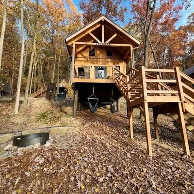 Sweet Tree Cabin with Grill Overlooking Tappan Lake in Ohio