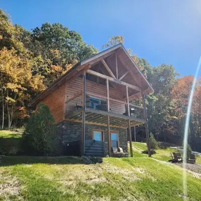 Luminous Cabin near Tappan Lake with Hot-Tub