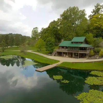 16 Guests | Ponds | Hot Tub | Game Room | Trails in Sarahsville