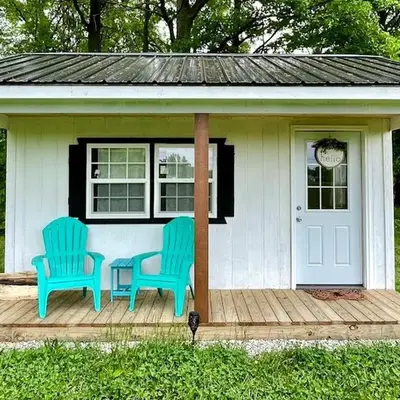 Cozy Cabin Surrounded by Fields and Woods in Oberlin