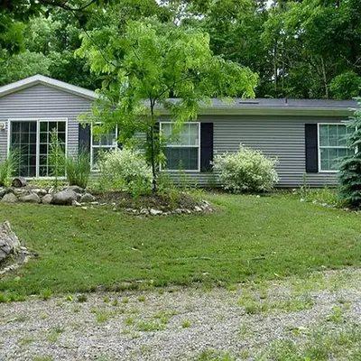 Spacious Vacation Cottage Rental near the Waterfront in Beautiful Put-in-Bay