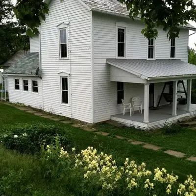 1800s Farmhouse Cottage Rental on a 230 Acre Farm in Muskingum County