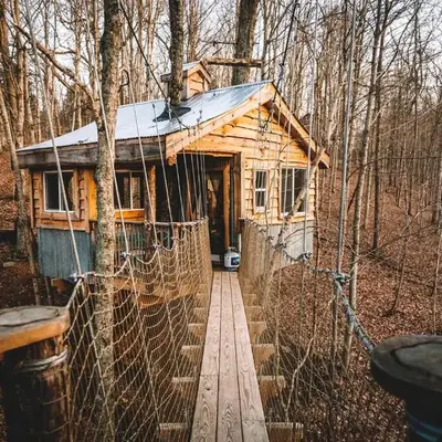 Stunning Tree House Tucked Away Among the Trees near Germantown
