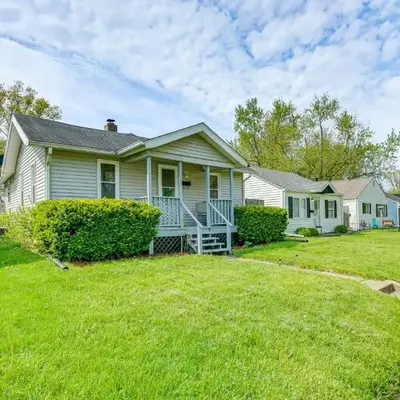 3 Mi to Dtwn Fort Wayne Home with Deck and Yard!