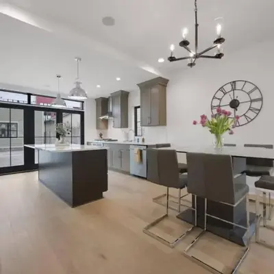 Jungle House Columbus Sleep 15 Downtown Ohio Free Parking - Near Convention Center & Nationwide Arena - 3BR Short North Luxury Home - Over 5