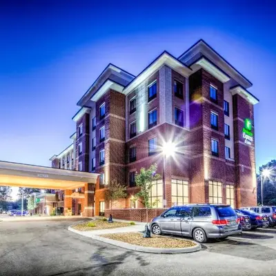 Holiday Inn Express & Suites Cleveland/Westlake by IHG