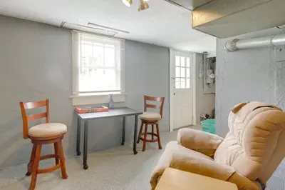 a living room with a table and chairs at 3 Mi to Dtwn Dog-Friendly Retreat in Dayton in Dayton