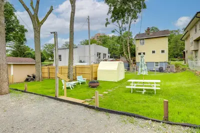 a yard with a picnic table and a fence at 3 Mi to Dtwn Dog-Friendly Retreat in Dayton in Dayton