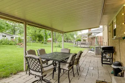 a screened in porch with a table and chairs at 10 Mi to Dtwn Cincinnati Home with Patio and Yard! in Cincinnati