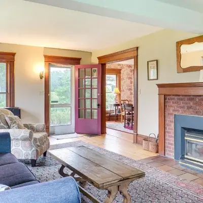 2 Mi to Chardon Square Spacious Farmhouse